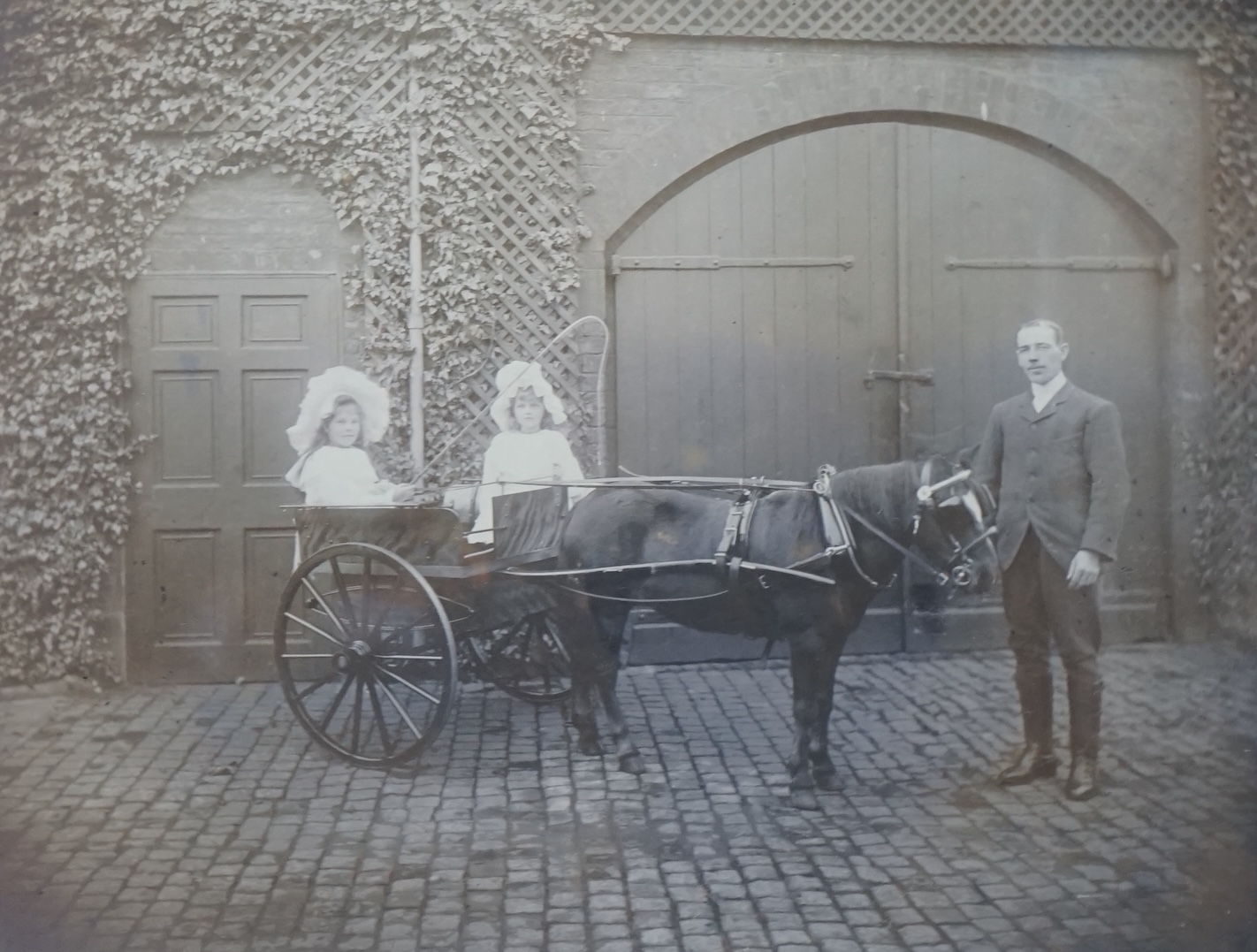 Six assorted late Victorian / Edwardian framed photographs